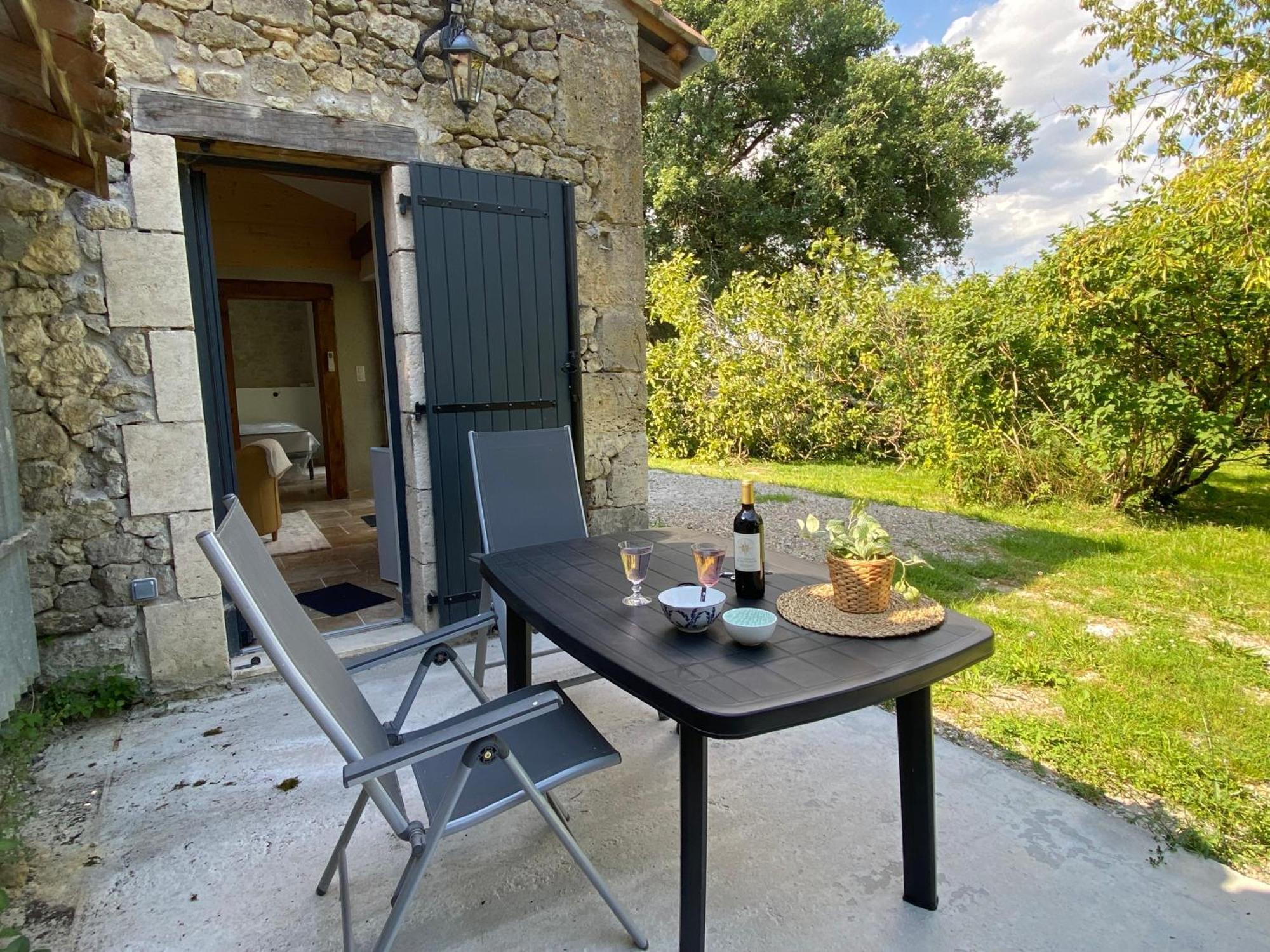 Bien Plus Qu'Une Chambre D'Hote Un Lodge Avec Kitchinette Terrasse Et Jardin Prive Clos Lasserre  Dış mekan fotoğraf